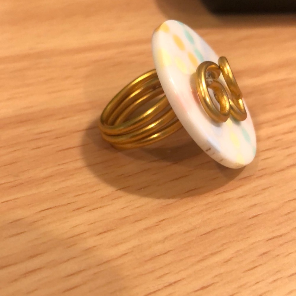 Cute button ring! - Picture 5 of 6